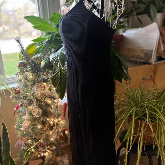 Old Navy black maxi dress - Picture 2 of 5
